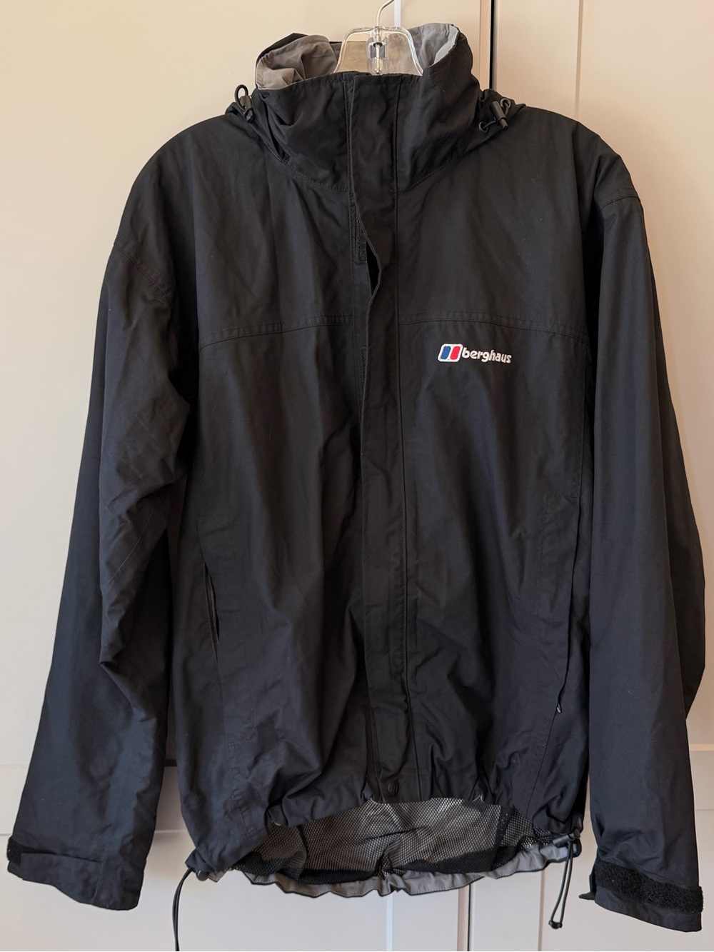 Berghaus Black Hooded Waterproof Rain Jacket Size Small